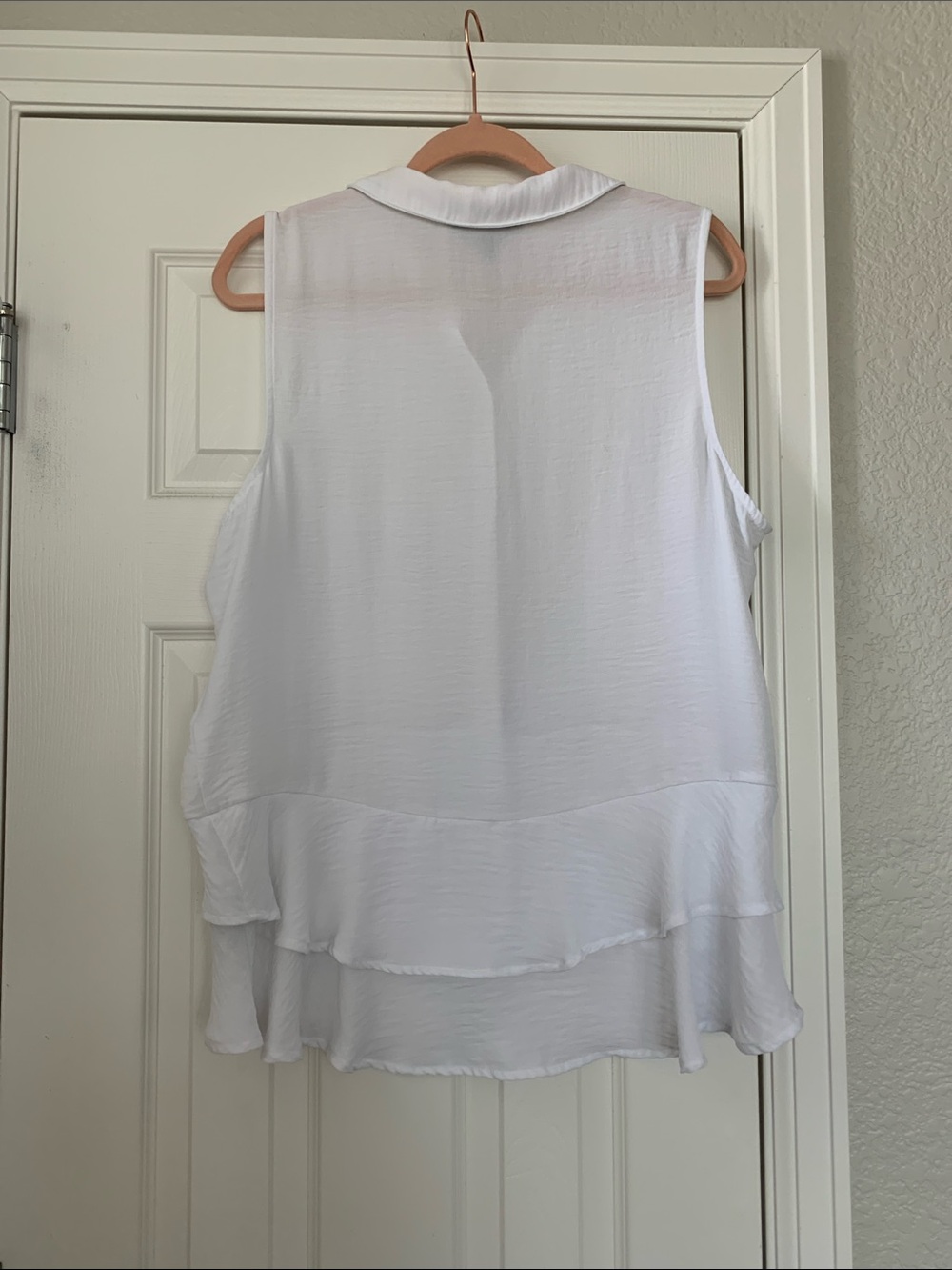 Simply Vera Vera Wang White Sleeveless Tiered Button-Front Blouse - Picture 4 of 5
